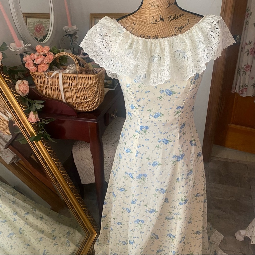 Vintage Bohemian Ditsy Floral Prairie Maxi Dress - Picture 4 of 8